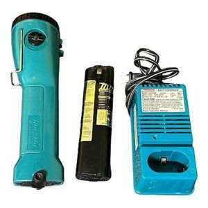 MAKITA ML900 9.6V Flashlight With battery & charger